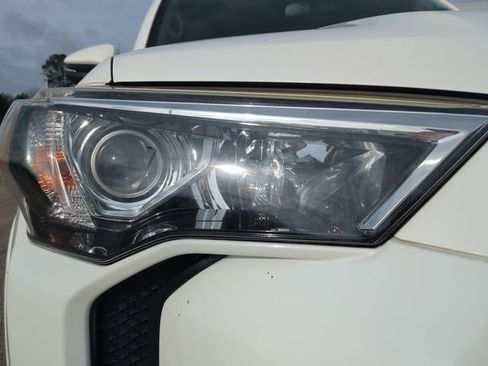 Used 2017 Toyota 4Runner SR5 Premium image 10