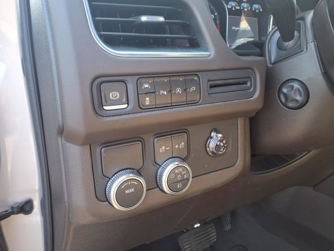 Used 2021 GMC Yukon SLT w/ SLT Luxury Package image 10