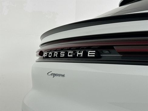Certified 2025 Porsche Cayenne Coupe image 17
