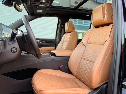 Used 2021 Cadillac Escalade Sport w/ LPO, ONYX Package AWD/4WD image 28