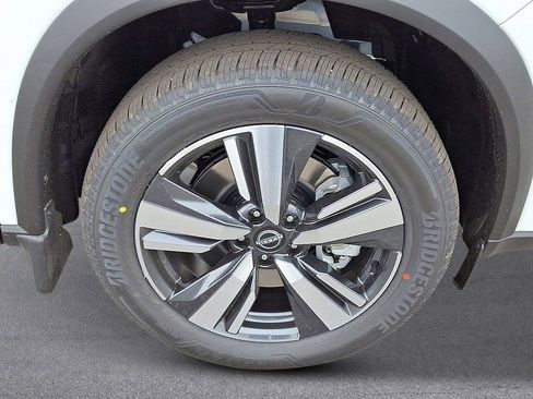 New 2025 Nissan Rogue SL w/ Tech Package AWD/4WD image 5