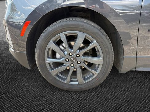 Used 2022 Chevrolet Equinox RS w/ LPO, Floor Liner Package FWD image 11