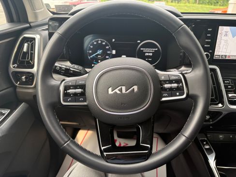 Used 2023 Kia Sorento SX AWD/4WD image 18