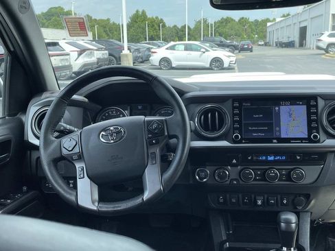 Used 2022 Toyota Tacoma TRD Sport w/ TRD Premium Sport Package AWD/4WD image 17