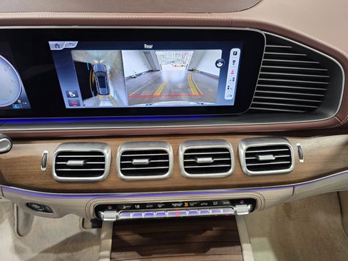 Used 2024 Mercedes-Benz Maybach GLS 600 4MATIC image 19