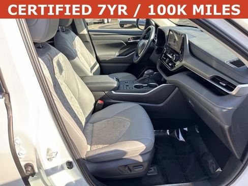 Used 2023 Toyota Highlander Bronze Edition AWD/4WD image 9