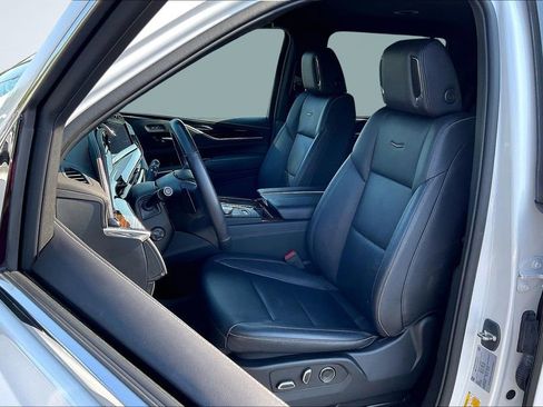 Used 2023 Cadillac Escalade Luxury AWD/4WD image 22