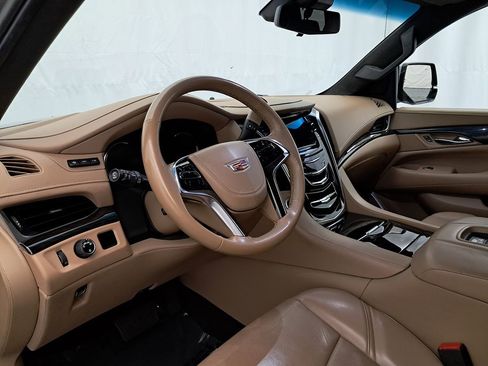 Used 2020 Cadillac Escalade ESV Platinum image 3
