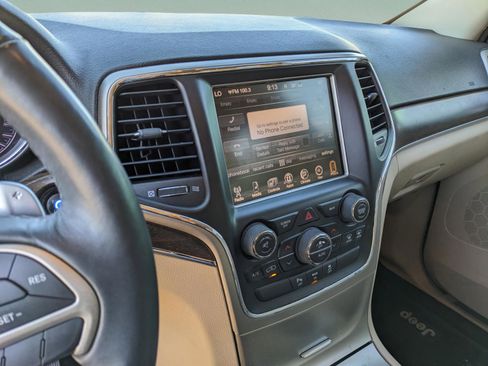 Used 2014 Jeep Grand Cherokee Limited image 19