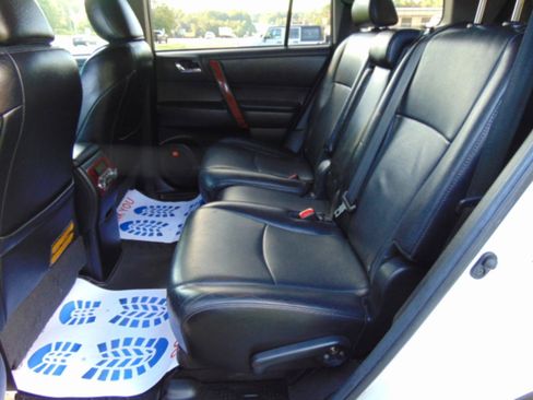 Used 2012 Toyota Highlander Limited w/ Tow Pkg FWD image 8