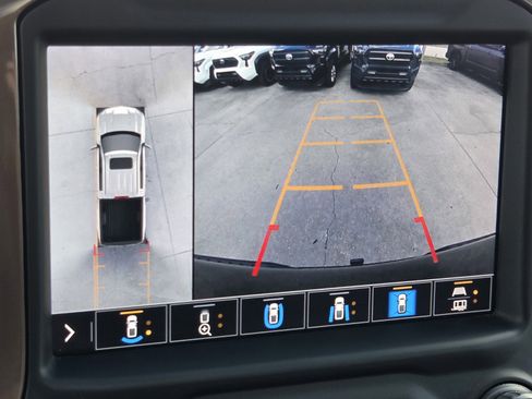 Used 2022 Chevrolet Silverado 1500 High Country w/ Technology Package image 17