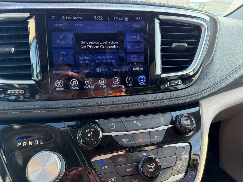 Used 2017 Chrysler Pacifica Limited FWD image 8