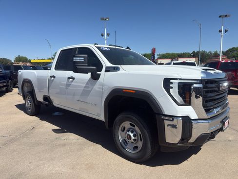 Used 2024 GMC Sierra 2500 Pro w/ Convenience Package AWD/4WD image 2