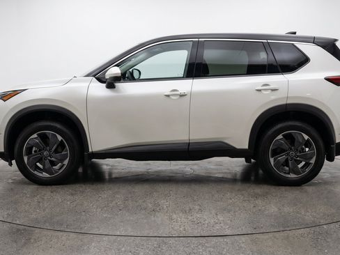 Used 2025 Nissan Rogue SV FWD image 5
