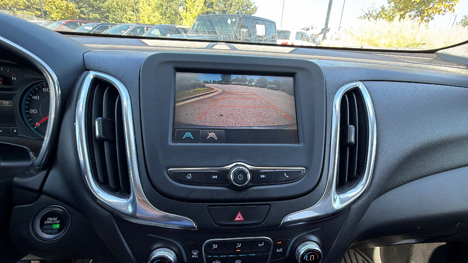 Used 2018 Chevrolet Equinox LT FWD image 32