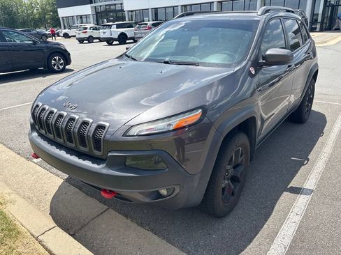 Used 2016 Jeep Cherokee Trailhawk w/ Comfort/Convenience Group AWD/4WD image 3