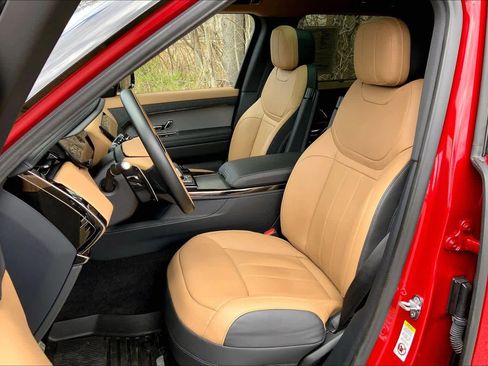 Used 2025 Land Rover Range Rover Sport Dynamic SE AWD/4WD image 9