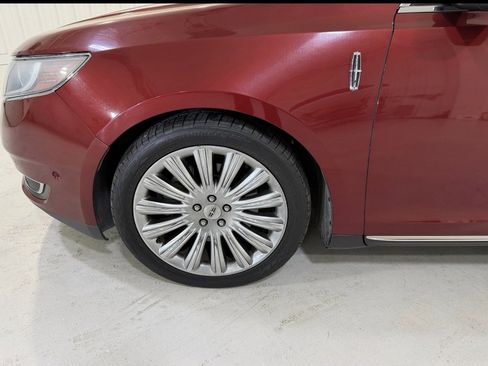 Used 2013 Lincoln MKS image 7