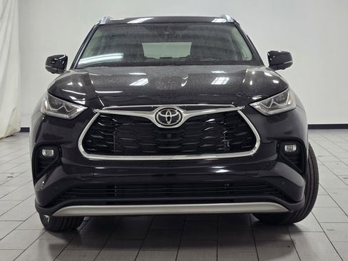 New 2026 Toyota Highlander Platinum image 13
