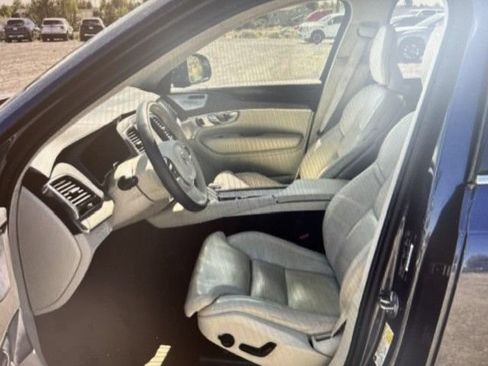 Used 2023 Volvo XC90 T8 Ultimate w/ Lounge Package AWD/4WD image 3