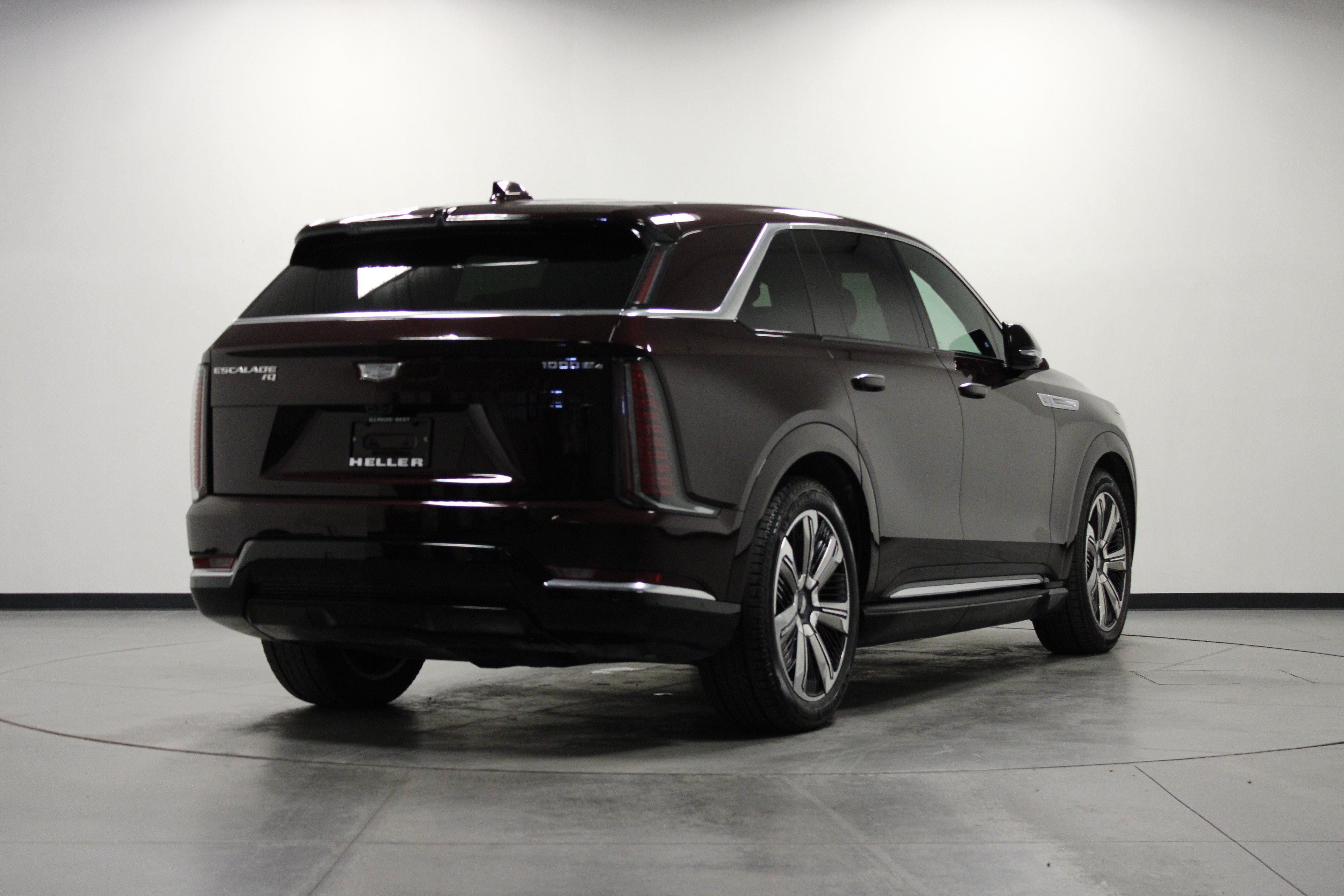 Used 2025 Cadillac Escalade IQ Luxury 2 w/ LPO, Premium Carpet Package AWD/4WD image 4