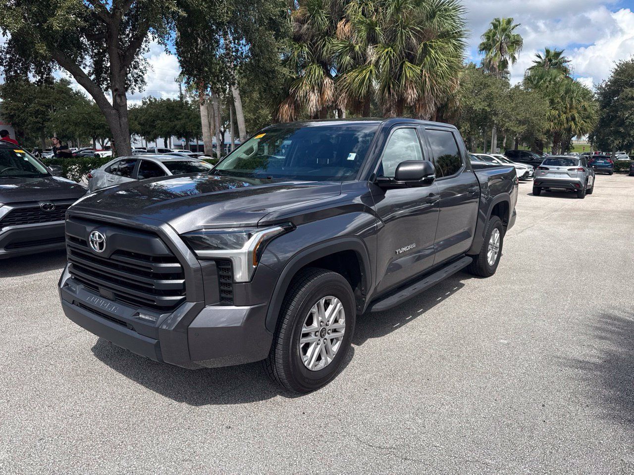 Used 2022 Toyota Tundra SR5 w/ SR5 Convenience Package AWD/4WD image 1