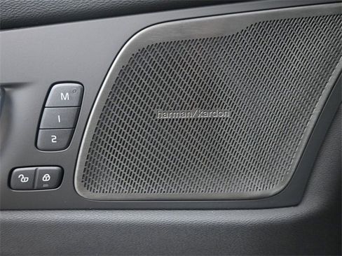 Used 2025 Volvo XC60 B5 Plus w/ Climate Package image 28