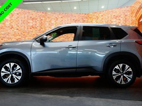 Used 2022 Nissan Rogue SV image 4