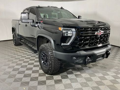 Used 2025 Chevrolet Silverado 2500 ZR2 w/ ZR2 Bison Edition AWD/4WD image 3