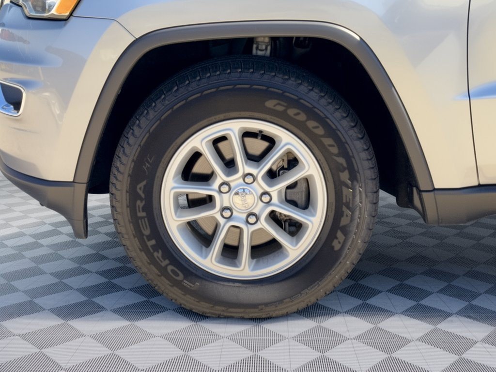 Certified 2020 Jeep Grand Cherokee Laredo AWD/4WD image 13
