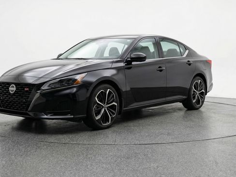 Used 2025 Nissan Altima 2.5 SR FWD image 3