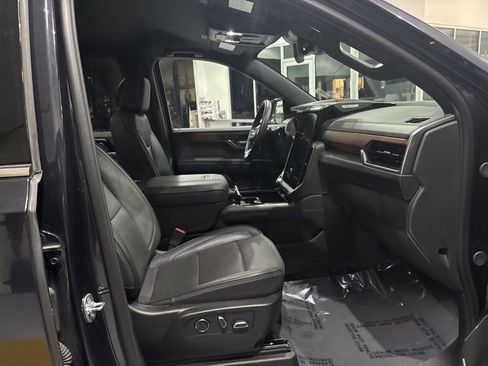 Used 2025 GMC Yukon XL Denali image 36
