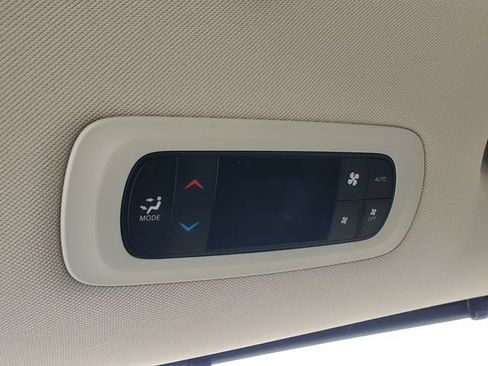 Used 2024 Chrysler Pacifica Touring-L AWD/4WD image 11