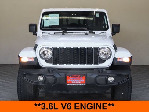 Used 2025 Jeep Gladiator Sport AWD/4WD image 4