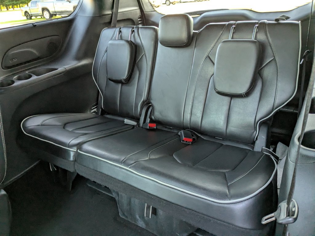 Used 2025 Chrysler Pacifica Limited FWD image 29