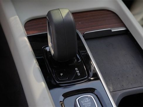 Used 2022 Volvo S60 B5 Momentum w/ Premium Package image 22