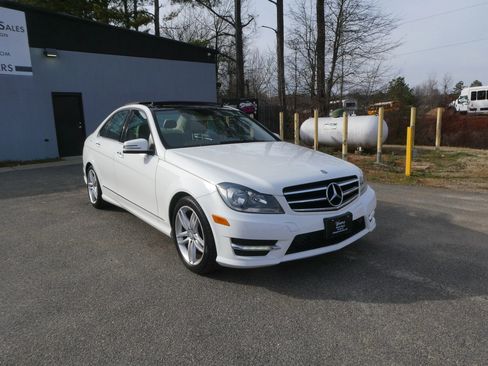 Used 2014 Mercedes-Benz C 250 Sedan image 3