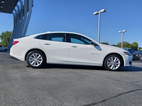 Used 2025 Chevrolet Malibu LT FWD image 2