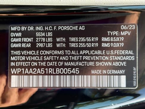 Certified 2024 Porsche Macan AWD/4WD image 36