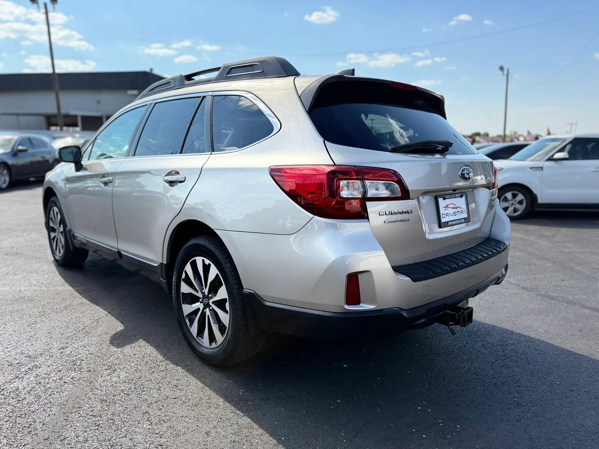 Used 2017 Subaru Outback 2.5i Limited AWD/4WD image 5