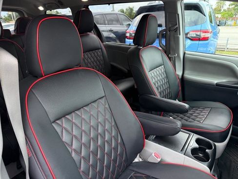 Used 2017 Toyota Sienna LE image 30