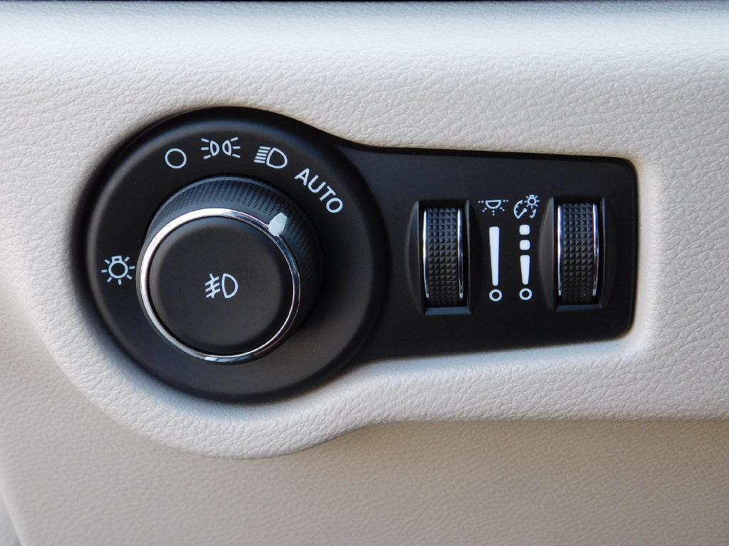 Used 2024 Chrysler Pacifica Touring-L FWD image 27