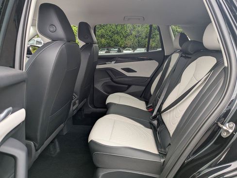 Used 2025 Volkswagen Tiguan SE FWD image 26