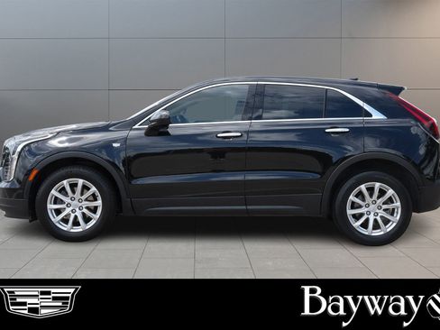 Certified 2023 Cadillac XT4 Luxury w/ Cold Weather Package image 4