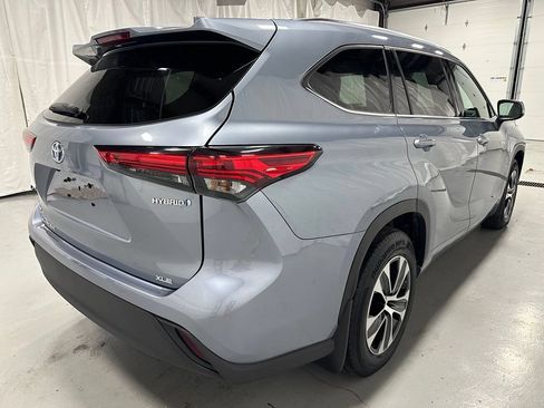 Used 2020 Toyota Highlander XLE AWD/4WD image 7