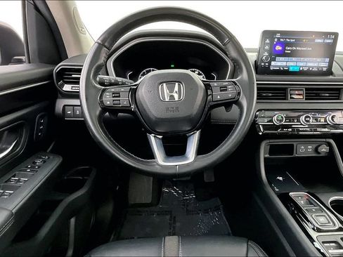 Used 2024 Honda Pilot Touring image 6