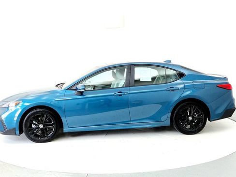 Used 2025 Toyota Camry SE w/ Convenience Package AWD/4WD image 3