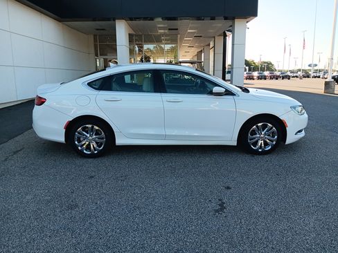 Used 2016 Chrysler 200 Limited w/ Anniversary Edition FWD image 7