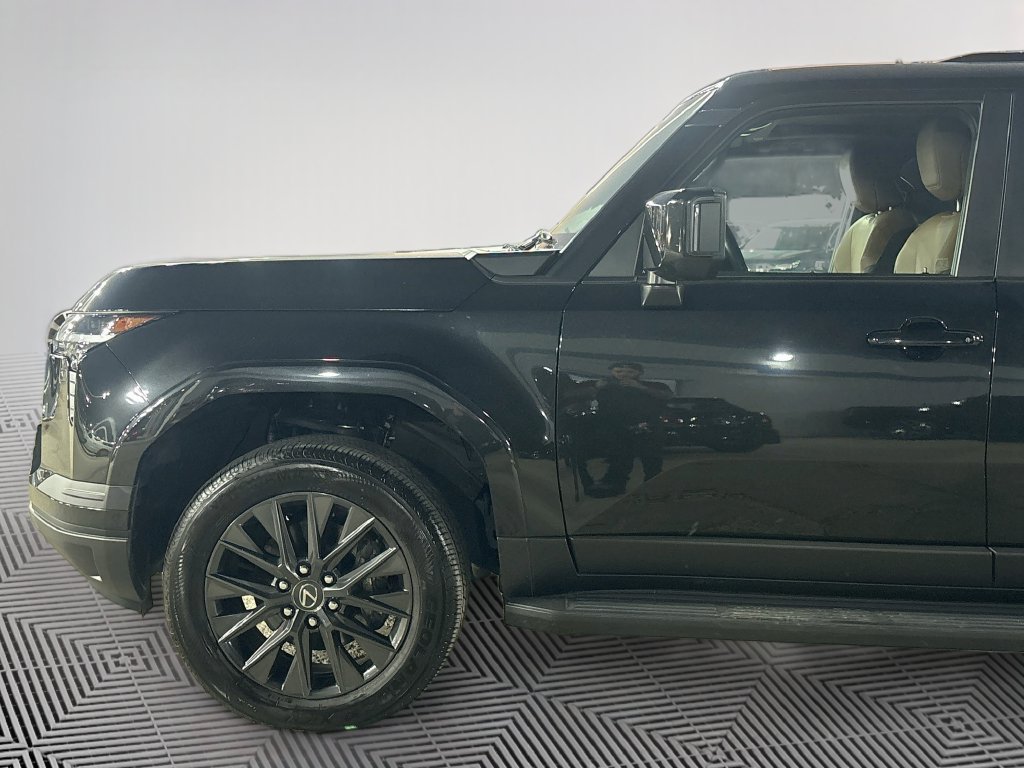 Used 2024 Lexus GX 550 w/ Cold Area Package AWD/4WD image 4
