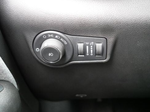 Certified 2024 Jeep Compass Latitude image 26